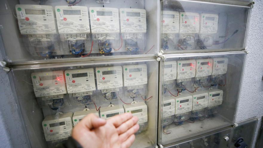 La luz sube un 54% y superará la barrera de los 200 euros este lunes